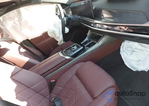 2025 BMW 740I xDrive из США, поврежденный, VIN WBA33EH0XSCU64997